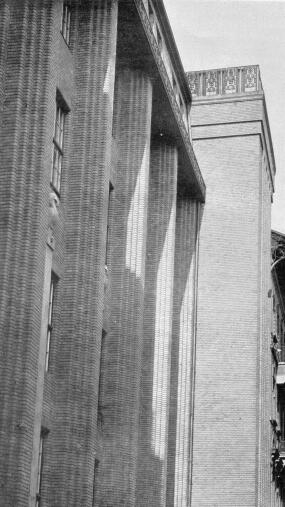 HOMLOKZATR�SZLET A VAS-UTCAI FELS� KERESKEDELMI ISKOL�R�L LAJTA B�LA M�VE