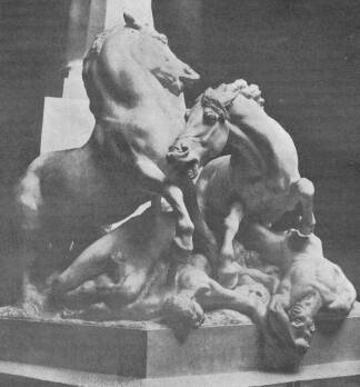 A M�CSARNOK T�LI KI�LL�T�S�B�L R�SZLET A BUDAPESTI SZABADS�GHARC-SZOBORR�L SZAMOVOLSZKY �D�N �S G�CH ISTV�N M�VE A KIS �LLAMI ARANY�REM NYERTESE